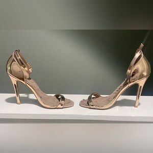 Qupid Rose Gold Metallic Fur Lined 4in sandal stelleto heel -size 8.5